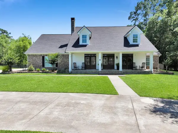 215 W Pineshadows Drive, Sour Lake, TX 77659