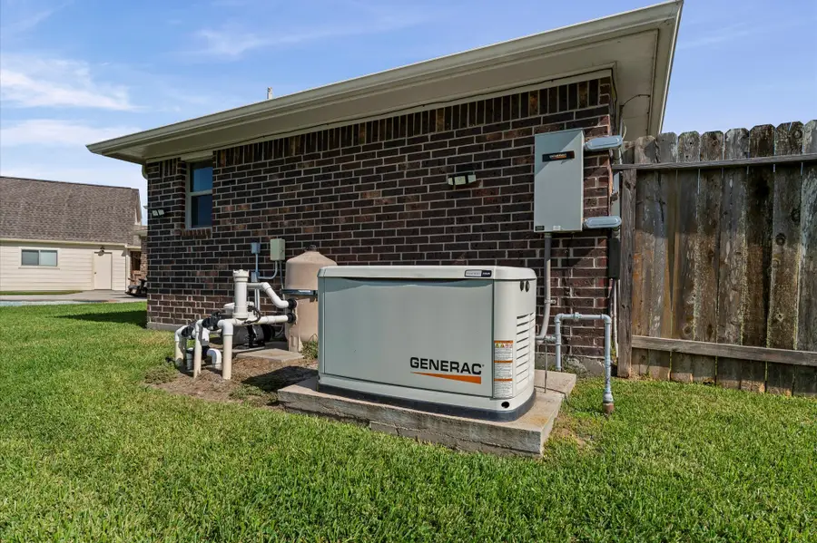 6806 Amistad Court, Manvel, TX 77578 - Image #3