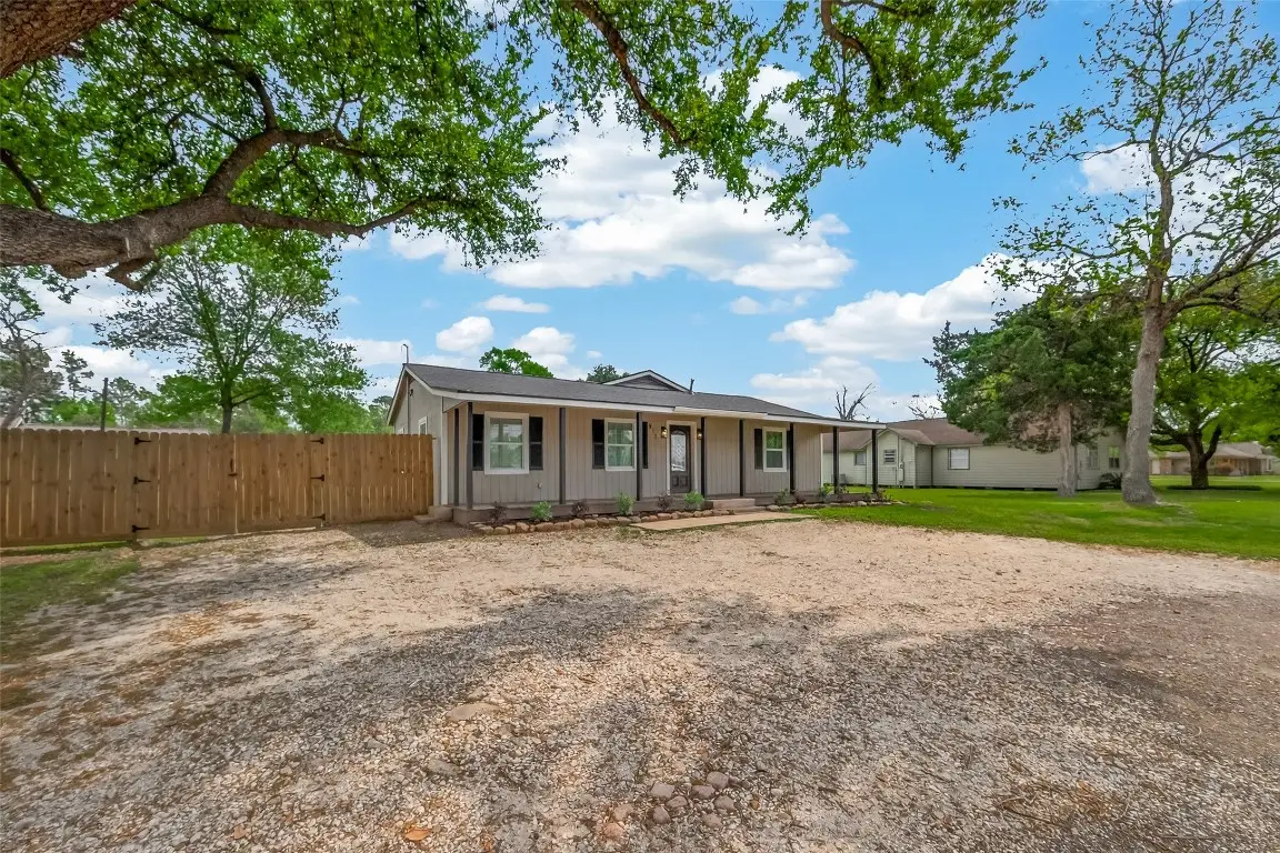 917 S Main Street, Highlands, TX 77562 - #1