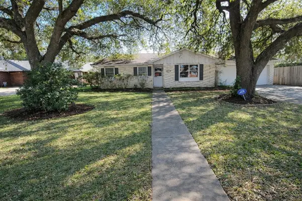 705 Inwood Drive, Baytown, TX 77521