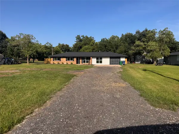 909 S Downing Road, Angleton, TX 77515