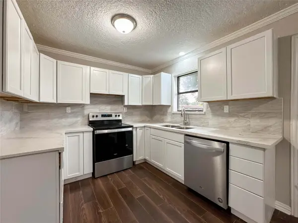 1706 Avenue A, Danbury, TX 77534