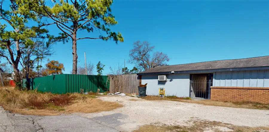 8717 Sunderland Road, Houston, TX 77028 - Image #2