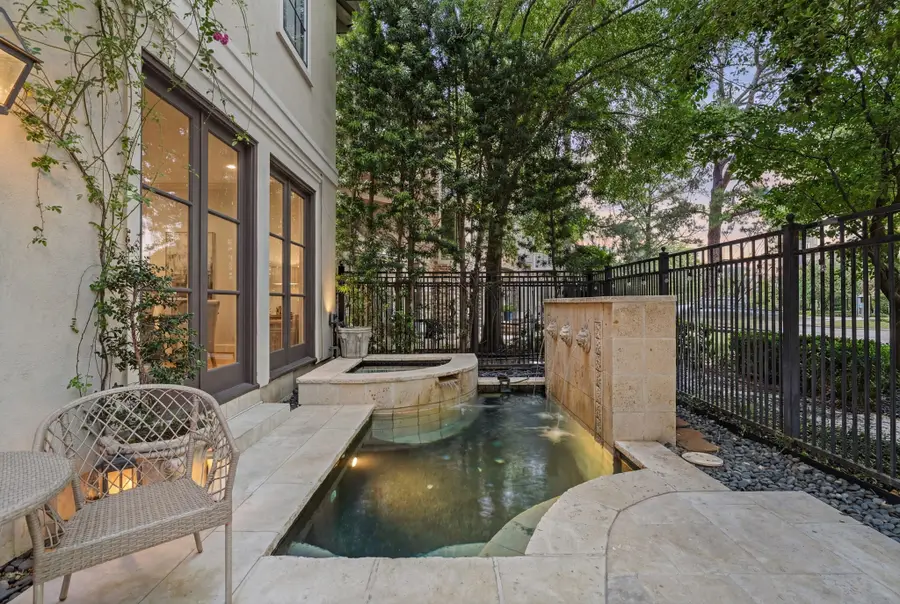 30 Hackberry Lane #A, Houston, TX 77027 - #2