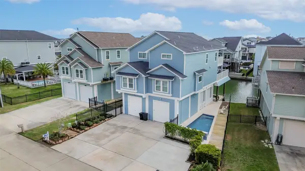 429 Jeanie Lynne Circle, Tiki Island, TX 77554