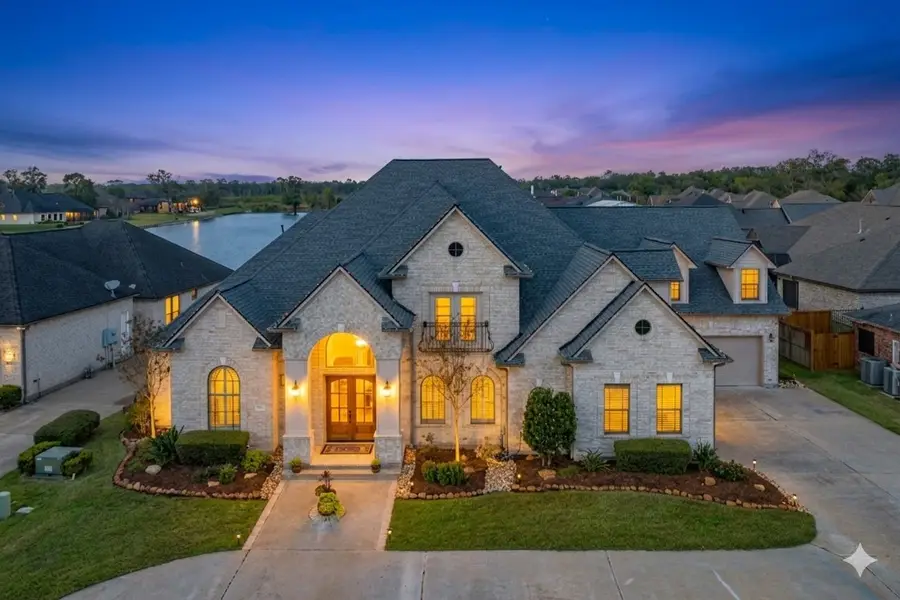 203 Arrowhead Drive, Lake Jackson, TX 77566 - #2