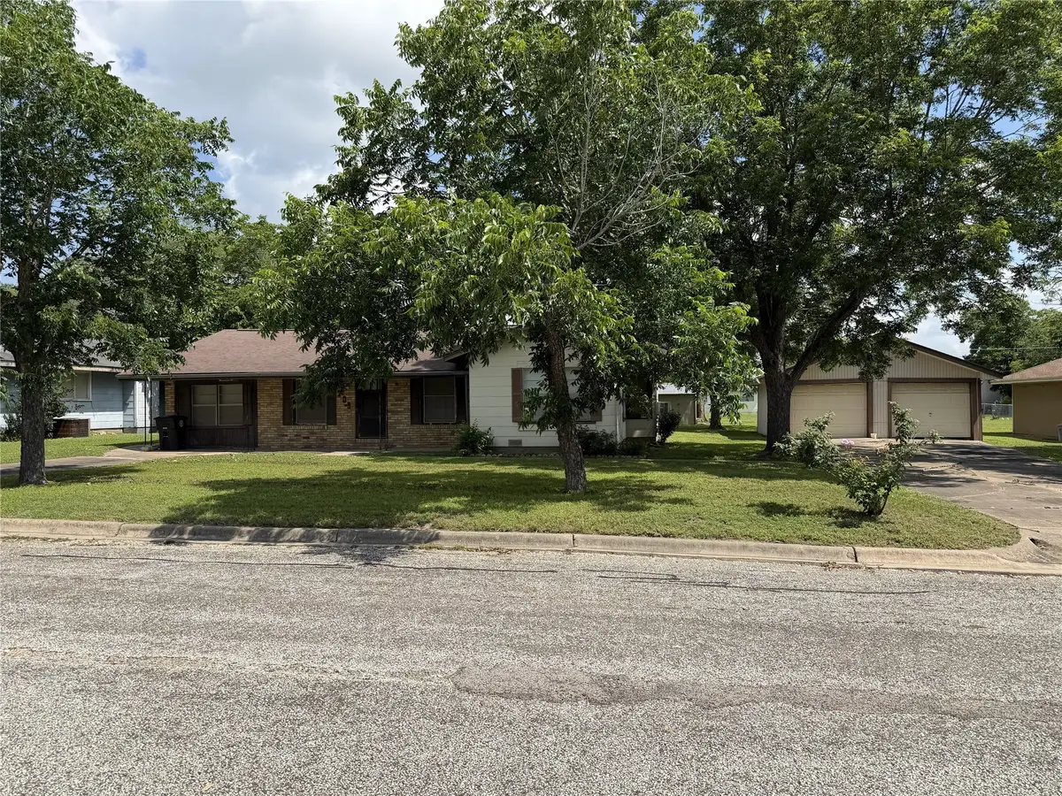 203 E Anderson, Schulenburg, TX 78956 - #1