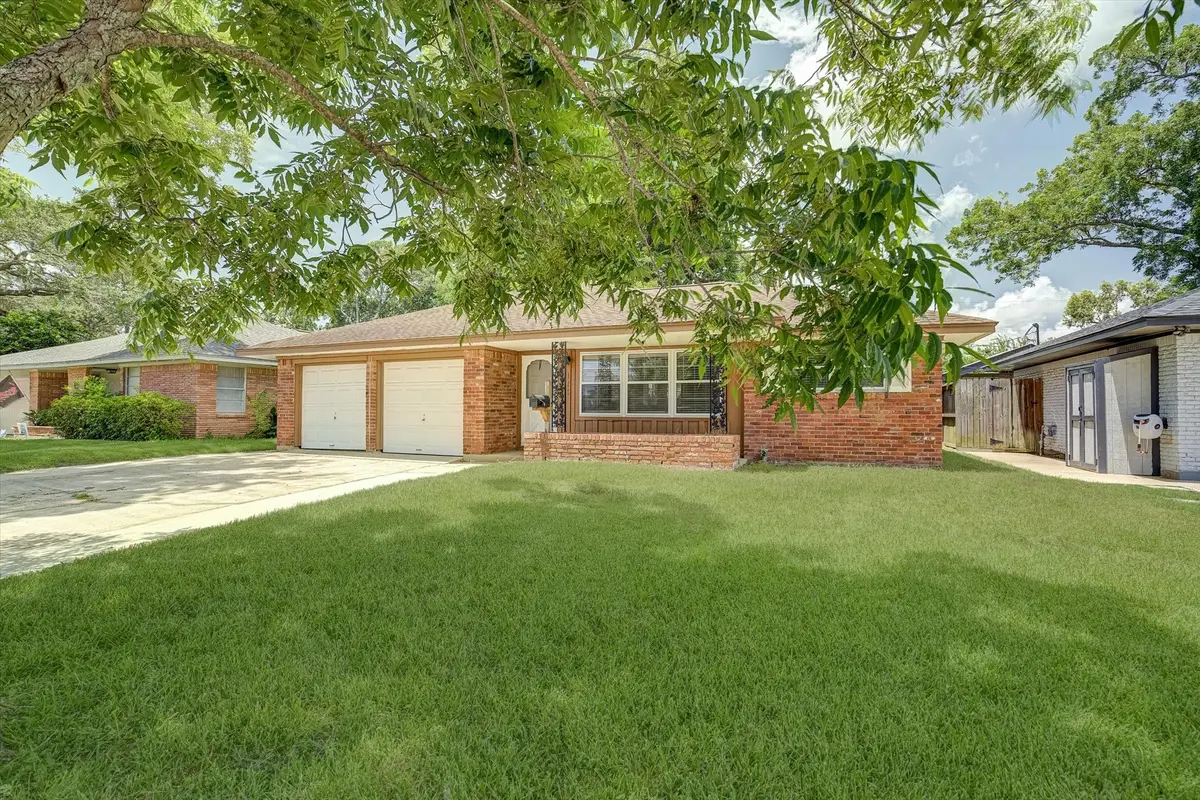 111 Carnation Street, Lake Jackson, TX 77566 - #1