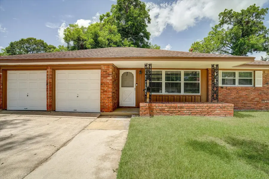 111 Carnation Street, Lake Jackson, TX 77566 - #3