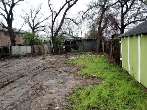 111 Blackwell Street, Pasadena, TX 77506