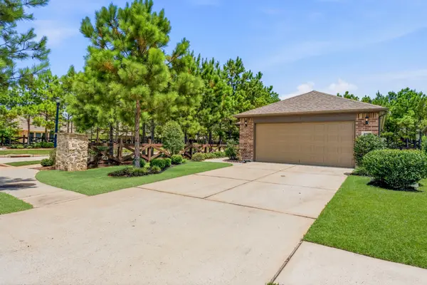 201 Flaxen Chestnut, The Woodlands, TX 77382