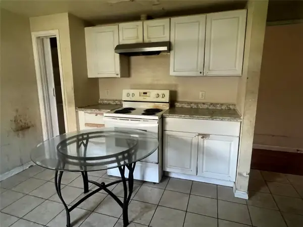 111 N 4th Street, La Porte, TX 77571