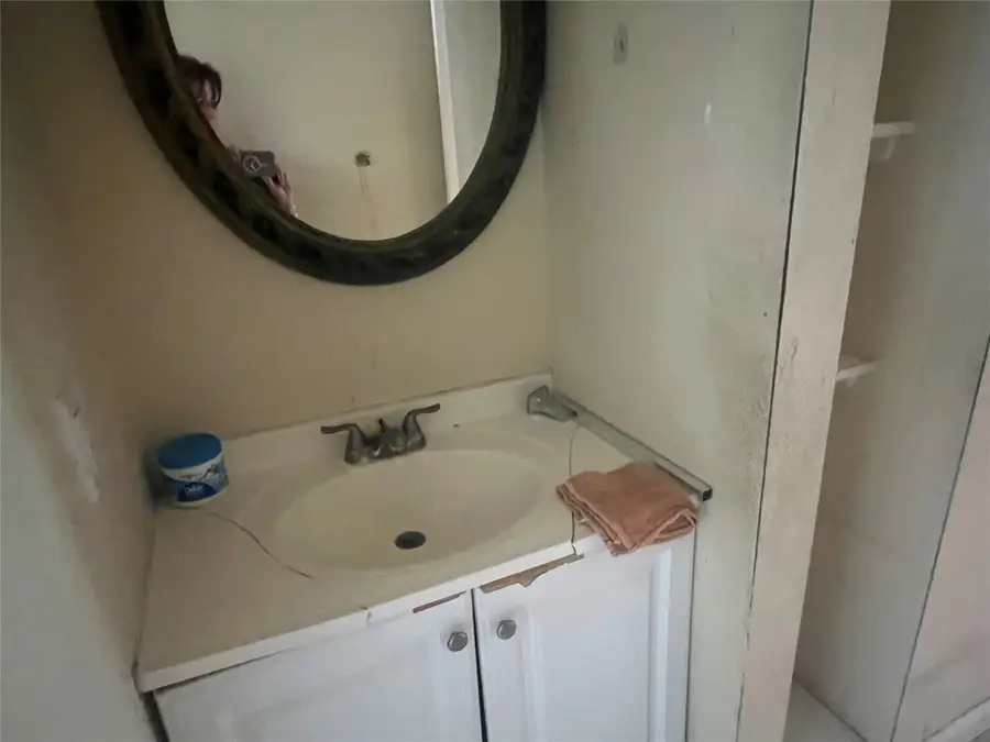 111 N 4th Street, La Porte, TX 77571 - #3