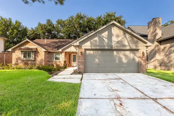 1019 Sugar Mountain Court, Sugar Land, TX 77498