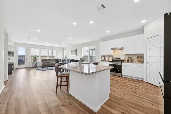 3043 Kastania Lane, Fresno, TX 77545