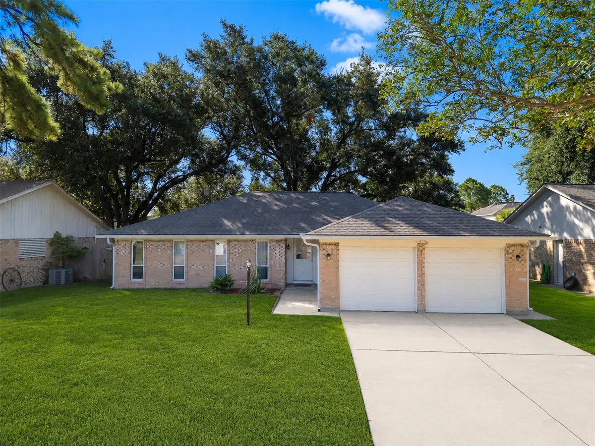 913 W Galveston Street, League City, TX 77573 - #1