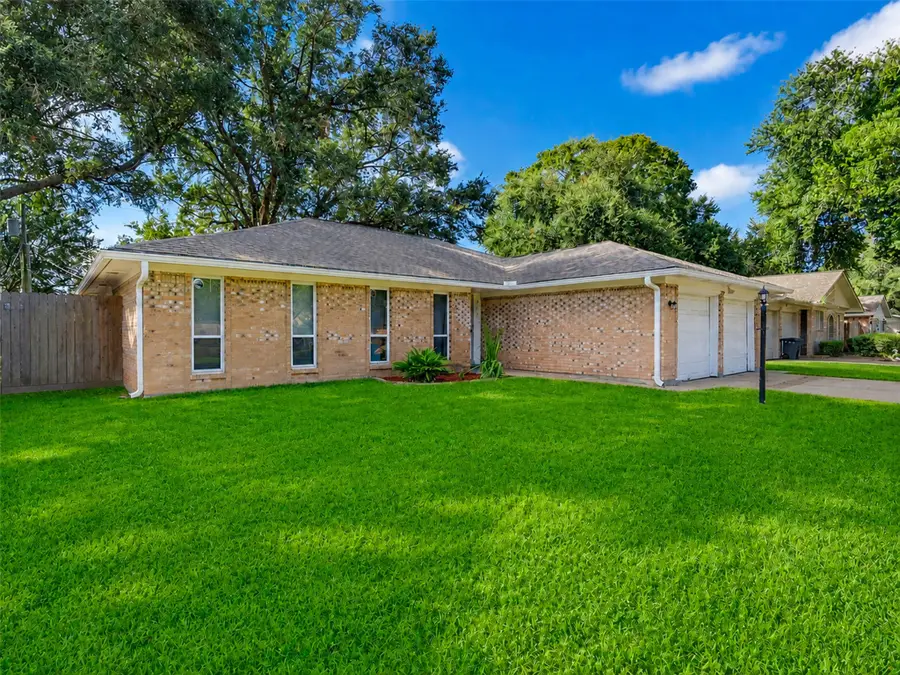 913 W Galveston Street, League City, TX 77573 - #2