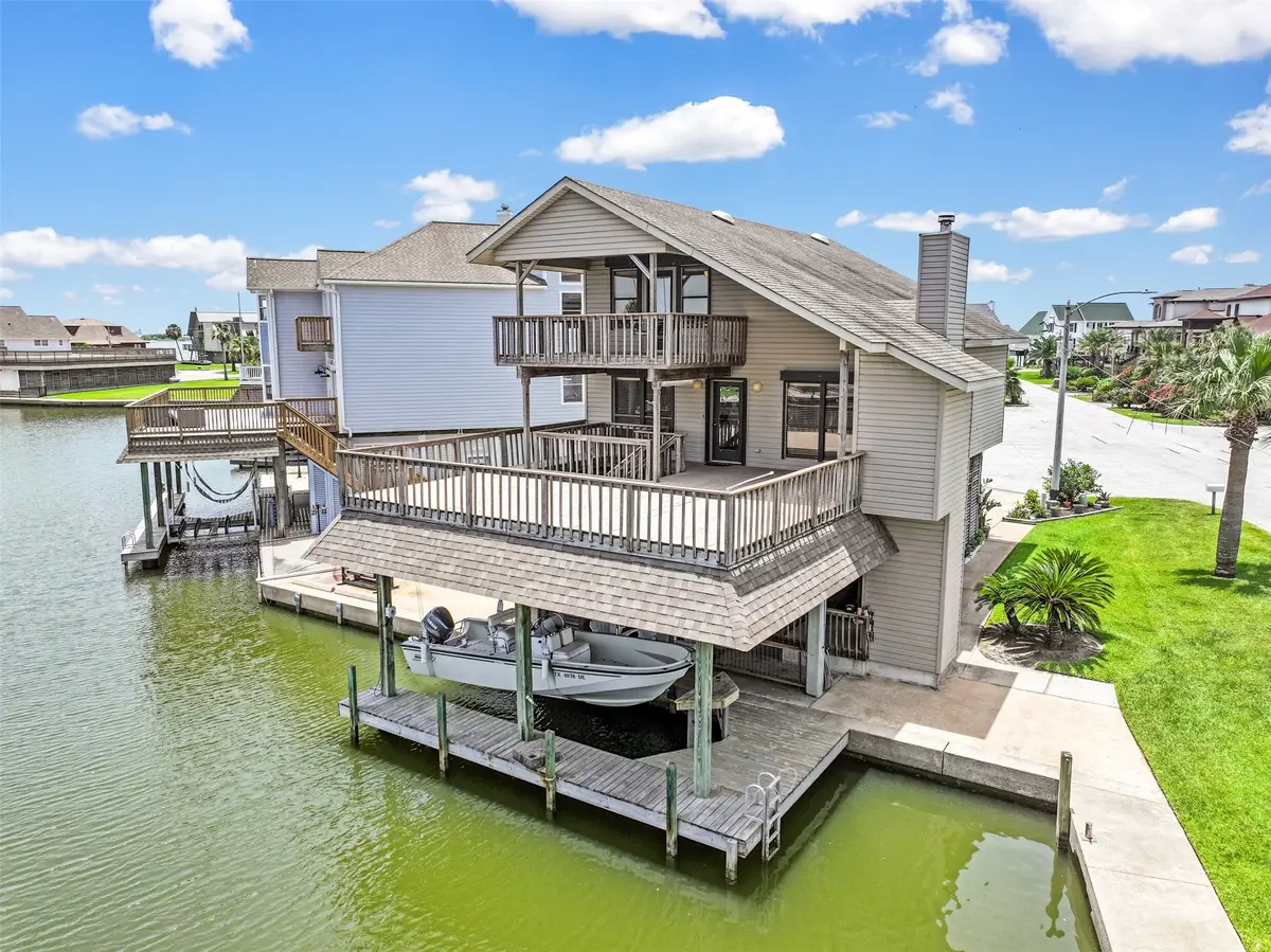 214 Easterly Drive, Tiki Island, TX 77554 - #1