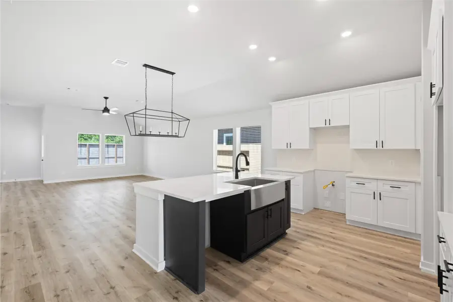 8323 Amber Summit Lane, Angleton, TX 77515 - Image #3