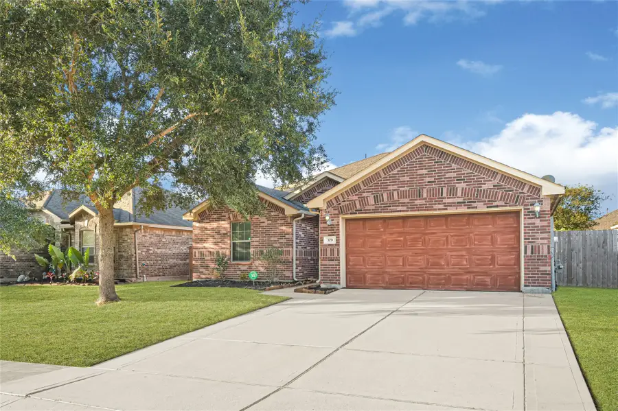 379 Henry Street, Alvin, TX 77511 - #2