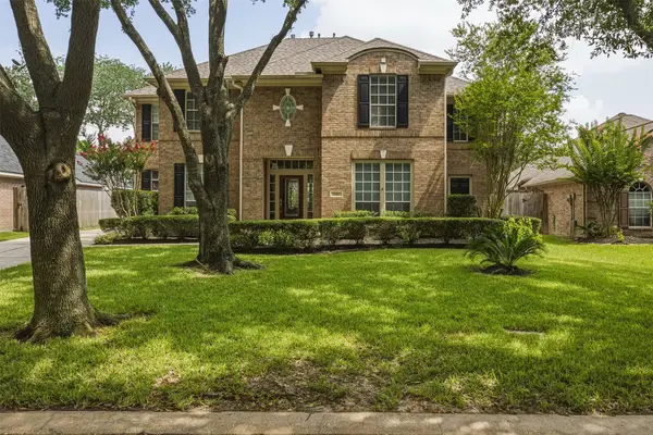 9314 Walnut Brook Ct, Houston, TX 77040