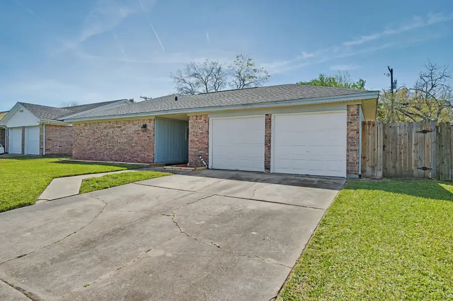 2015 Williamsburg Court N, League City, TX 77573 - #2