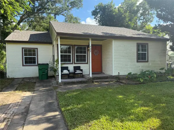 725 Kyle Street, Angleton, TX 77515