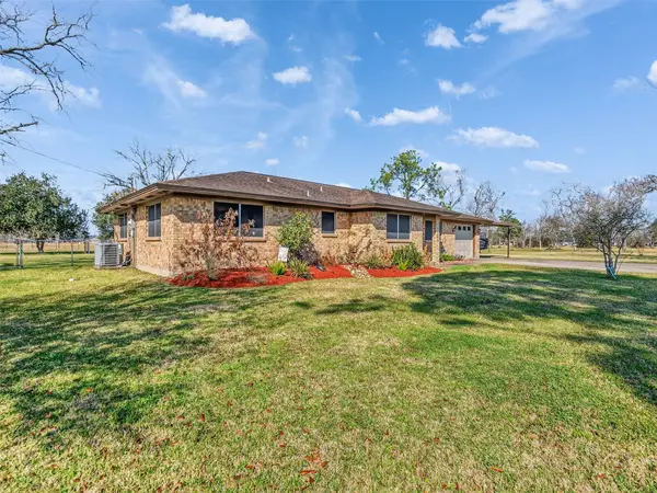1348 Gifford Road, Angleton, TX 77515