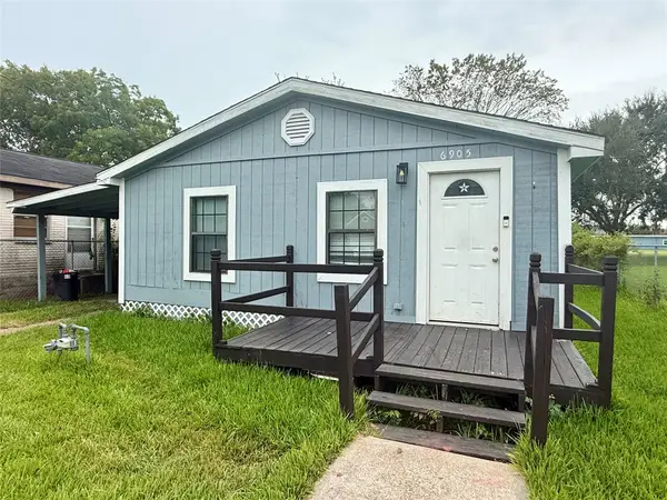 6905 Speaker Street, Hitchcock, TX 77563