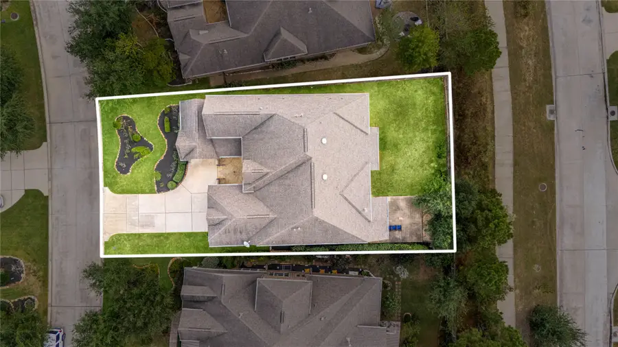 27 Tioga Place, The Woodlands, TX 77375 - Image #2