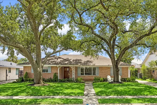 6735 Lindyann Lane, Houston, TX 77008