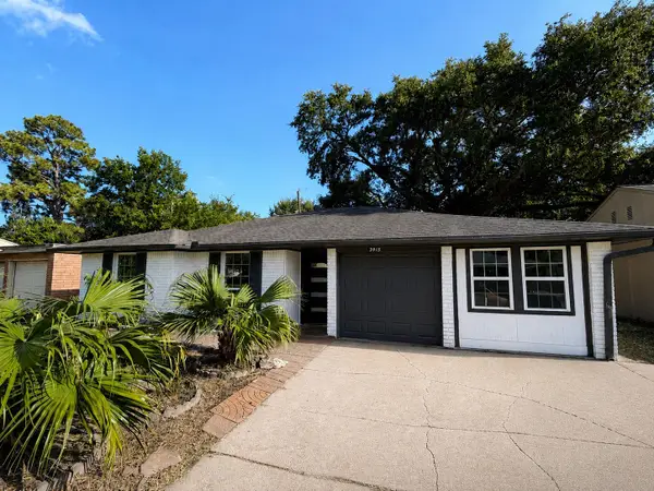 3915 Heatherbrook Drive, Houston, TX 77045