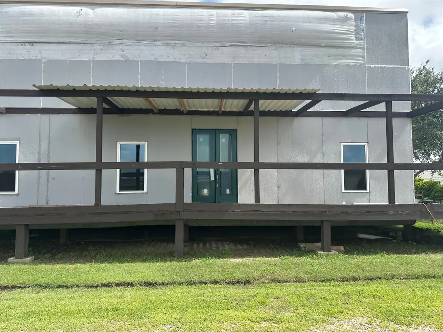 860 Wade Street, Clute, TX 77531 - #2