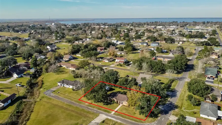 105 Alice Street, Anahuac, TX 77514 - #3