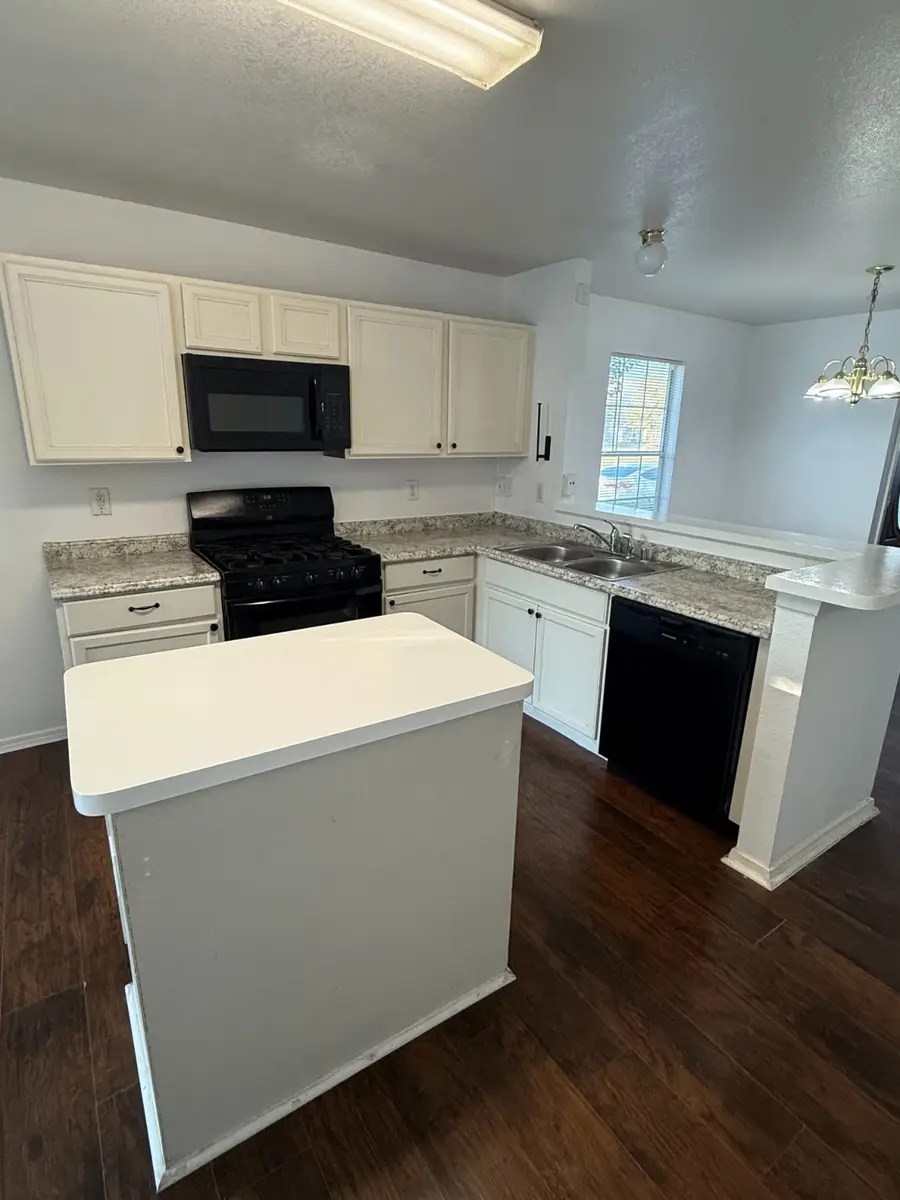 1639 Nichole Woods Drive, Houston, TX 77047 - Image #3