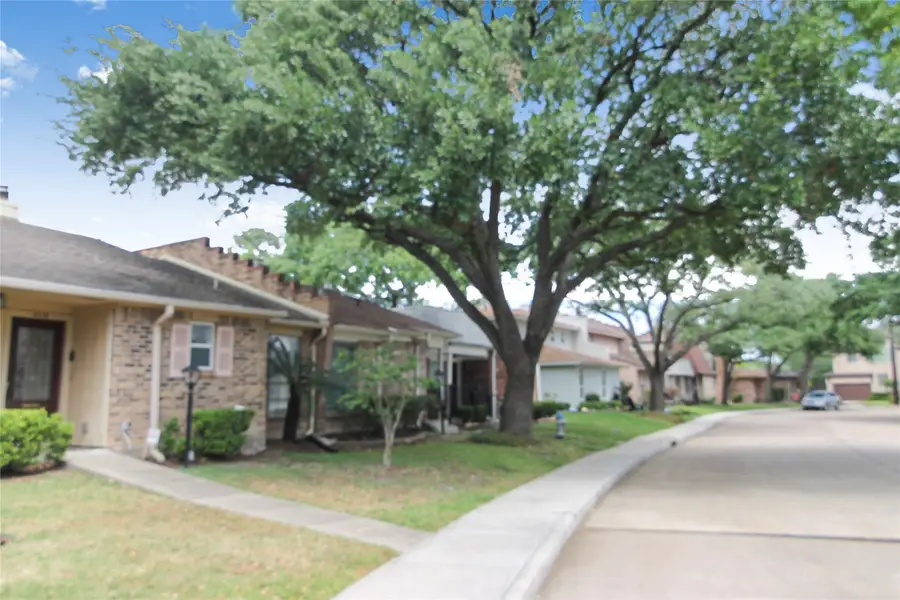 4416 Basswood Lane, Bellaire, TX 77401 - Image #2