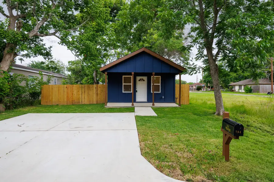 704 Travis Street, Baytown, TX 77520 - #2