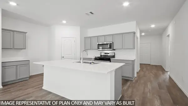 16410 Pinebrook Leaf Lane, Magnolia, TX 77355