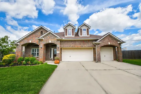 202 Bailey Brook Lane, Dickinson, TX 77539
