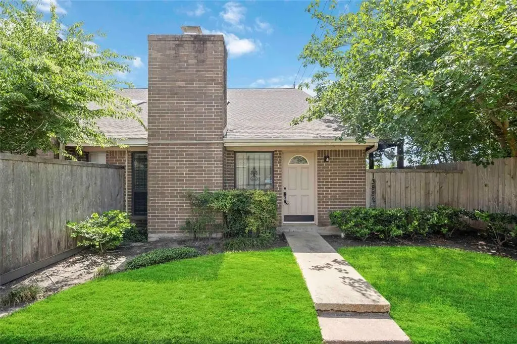 13882 Hollowgreen Drive #810, Houston, TX 77082 - Image #1