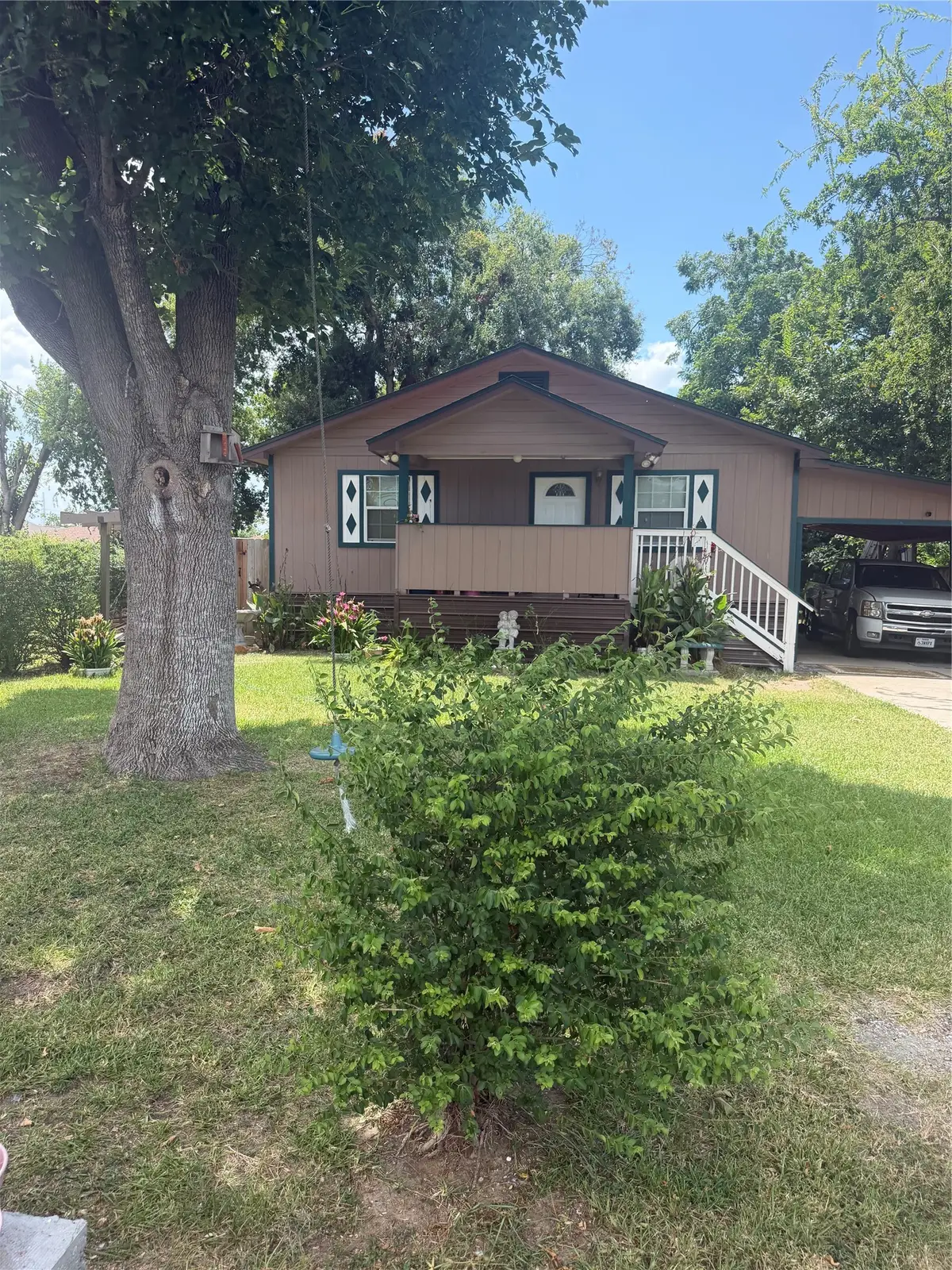 213 N 2nd Street, La Porte, TX 77571 - #1