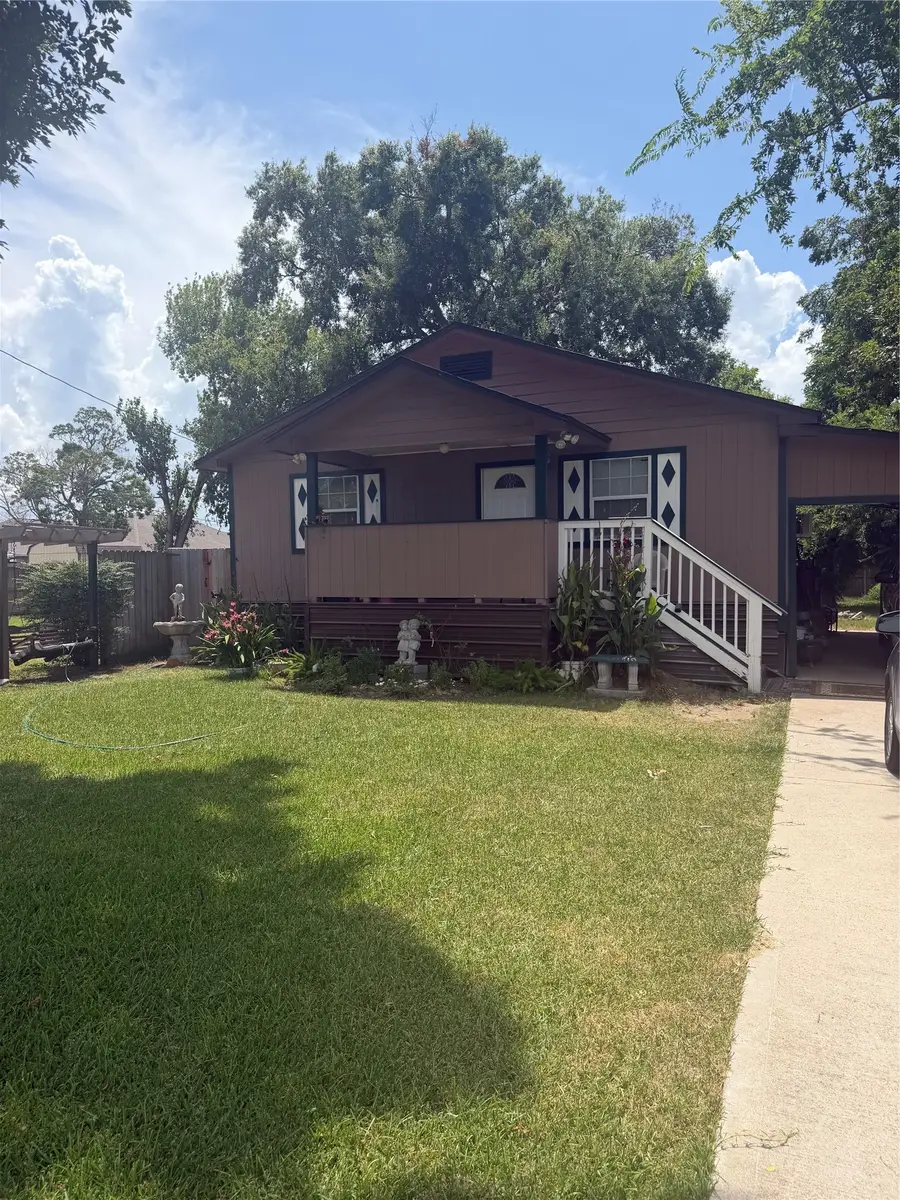 213 N 2nd Street, La Porte, TX 77571 - #2