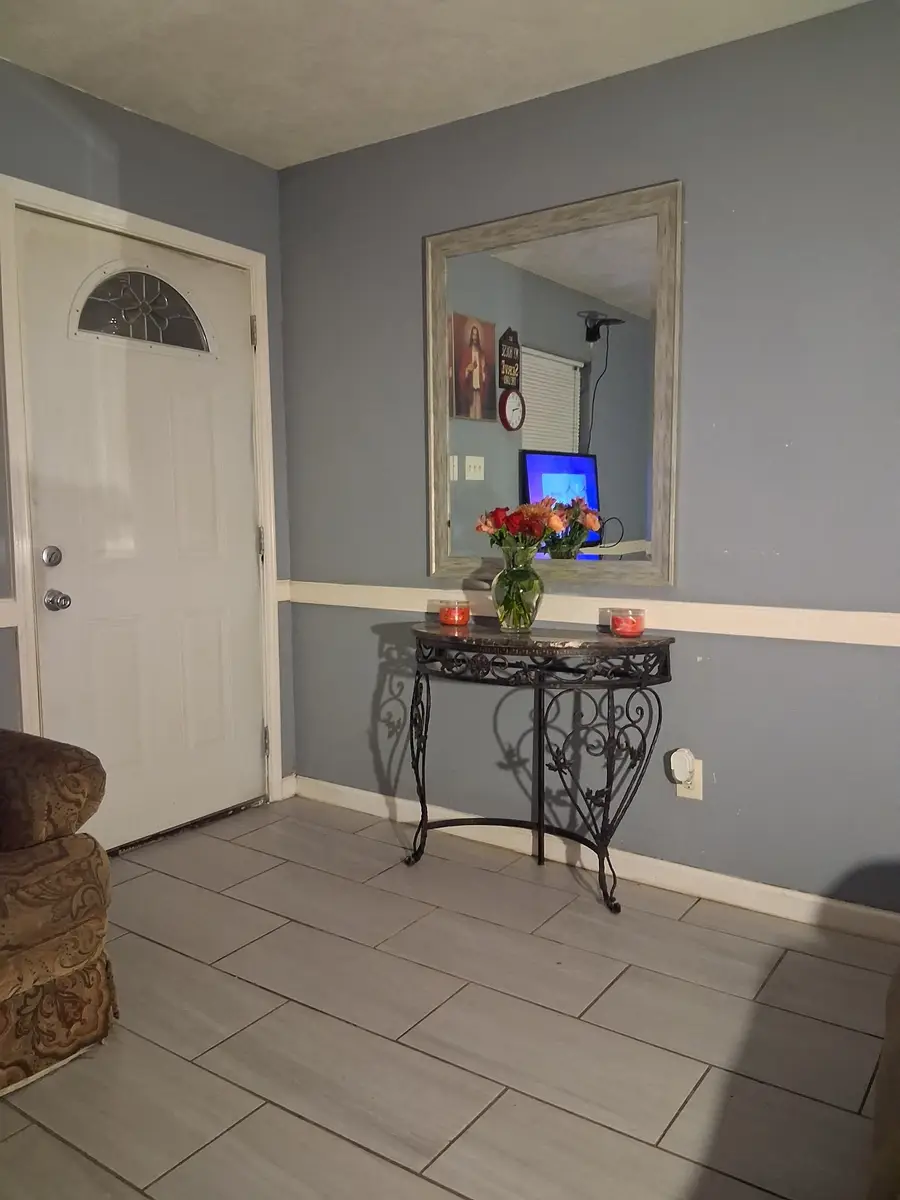 213 N 2nd Street, La Porte, TX 77571 - #3