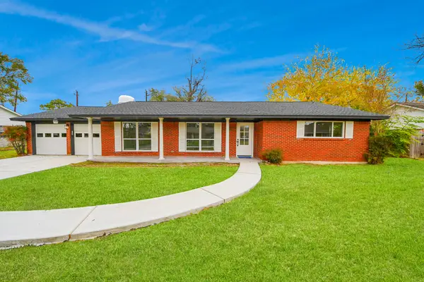 5108 Somerset Drive, Baytown, TX 77521