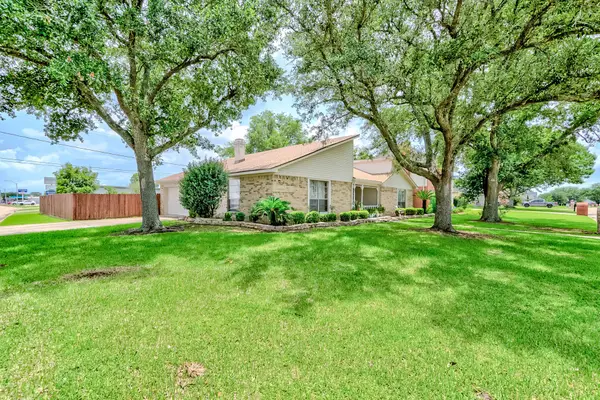 2103 Avenue N, Nederland, TX 77627