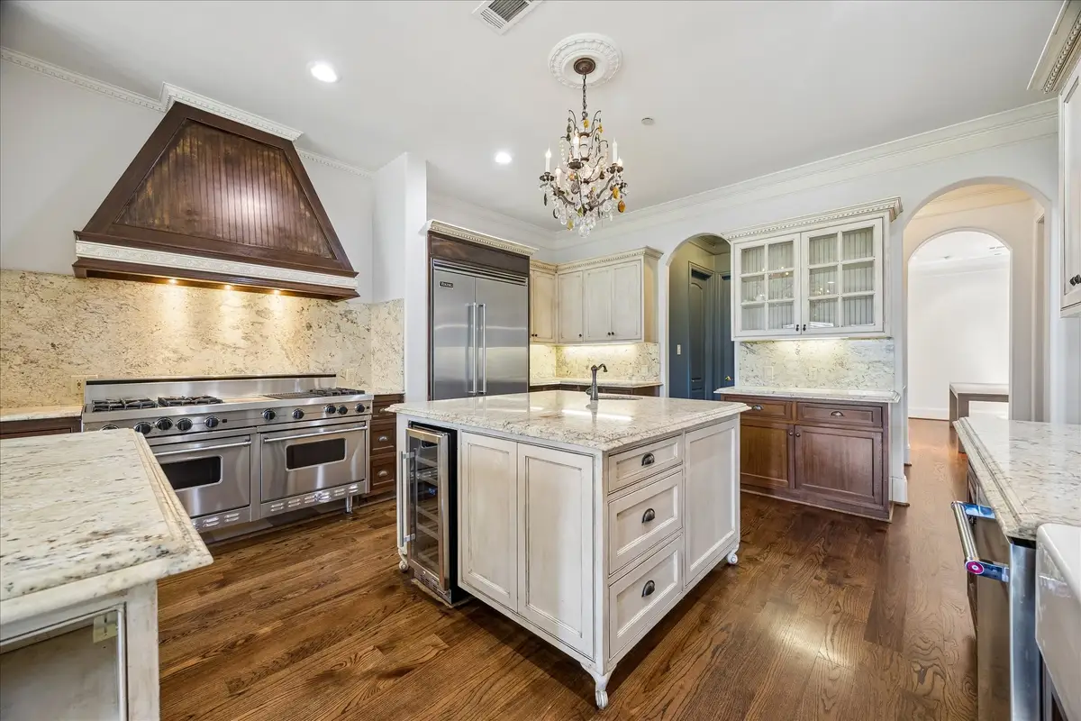 4802 Saxon Street, Bellaire, TX 77401 - #1