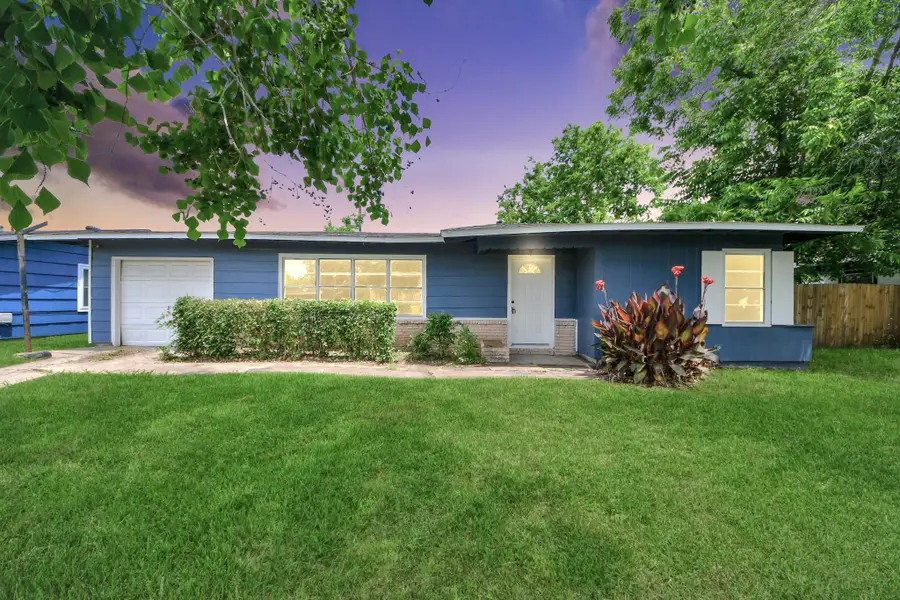 5875 Belcrest Street, Houston, TX 77033 - #2