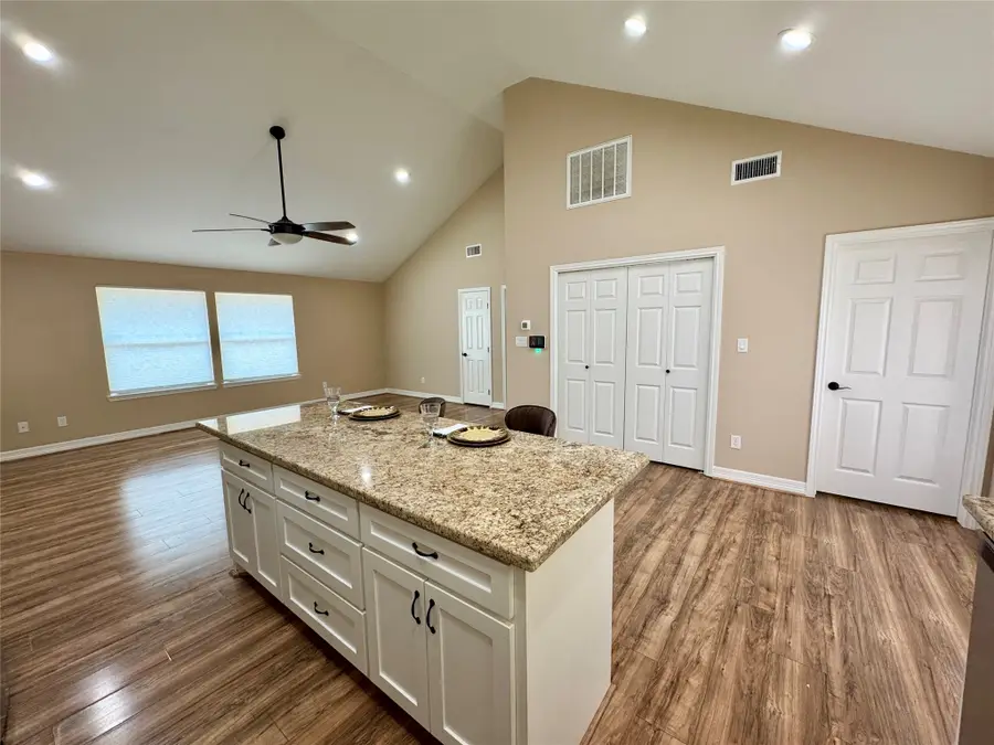 534 Oakdale Drive, Huntsville, TX 77320 - #3