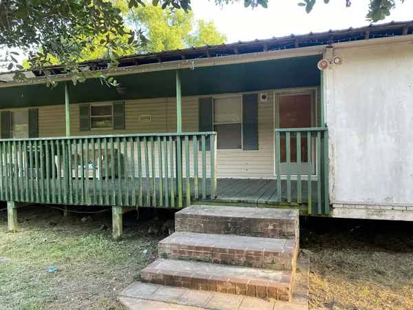 2130 Hayes Road, Winnie, TX 77665