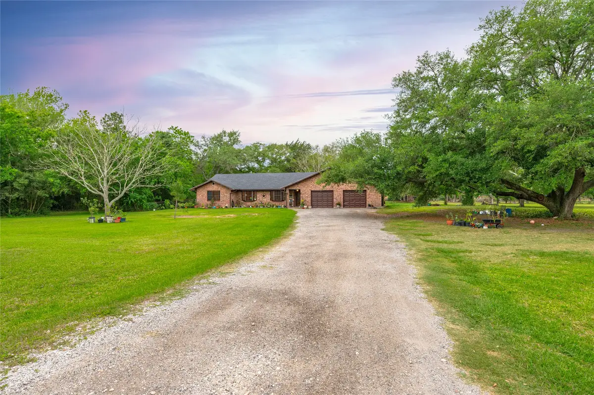 725 Thompson Road, Alvin, TX 77511 - #1